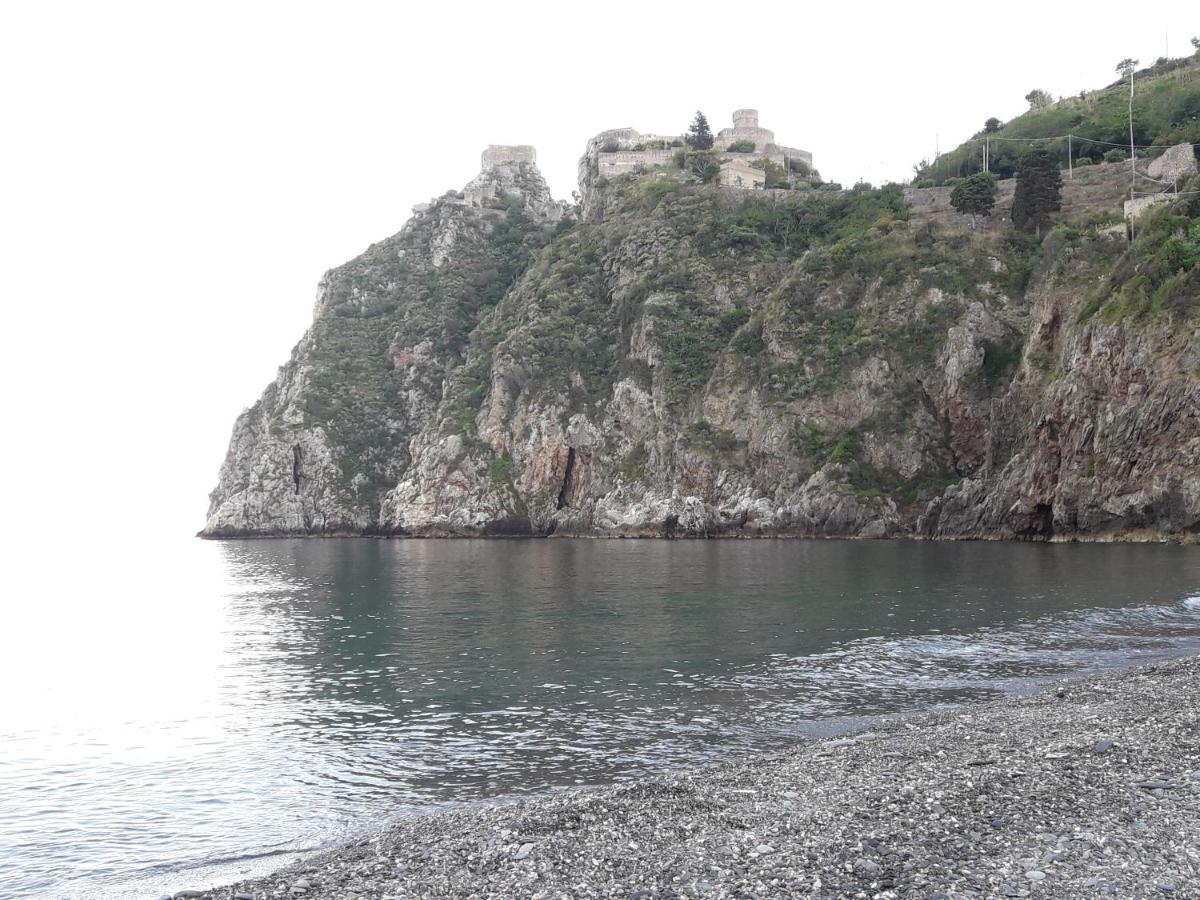 Casa Nupi Apartamento SantʼAlessio Siculo Exterior foto